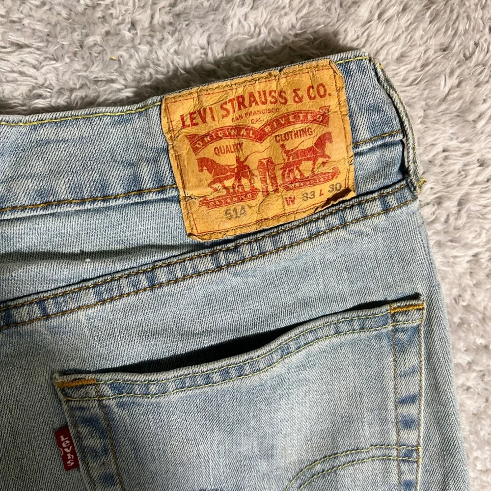 Levis 514 Straight Fit Jeans Mens 33x30 Light Wash Blue Denim trash distressed